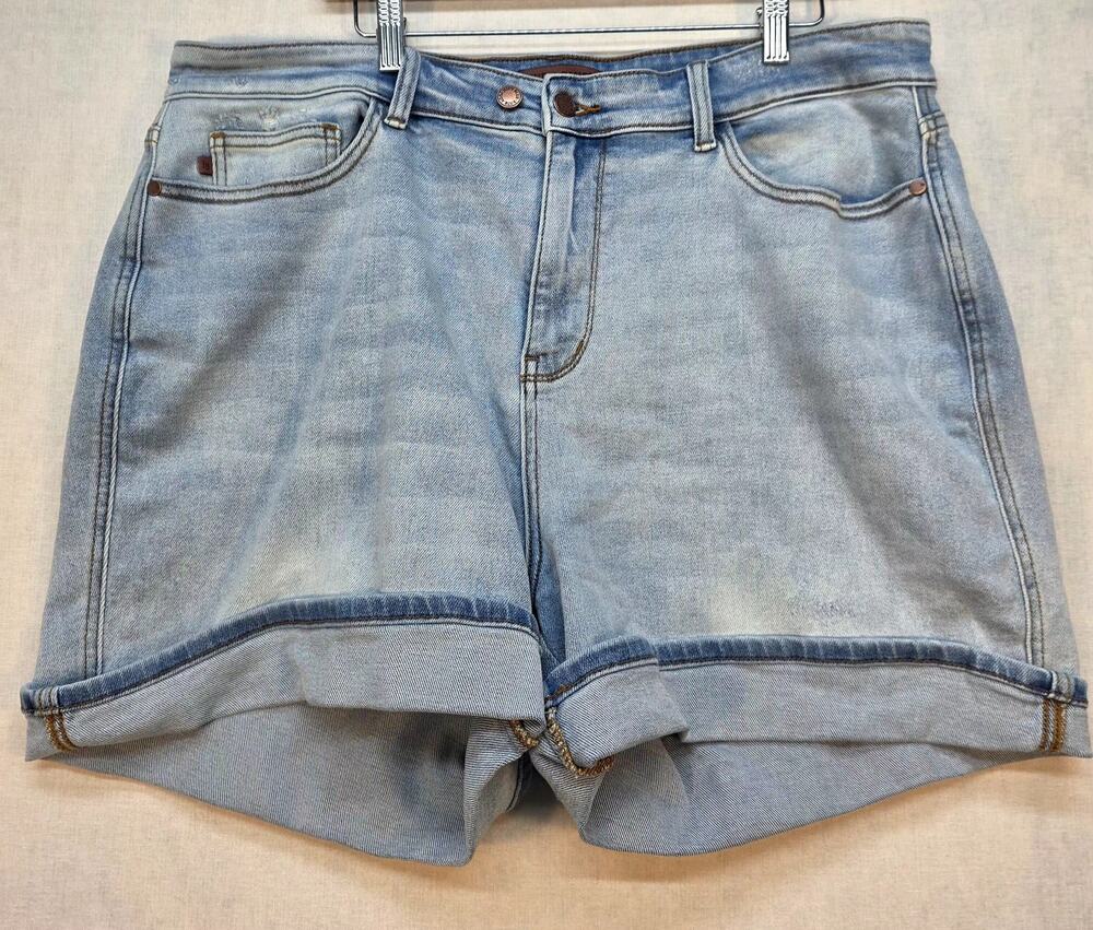 Judy Blue Cuffed Denim Shorts‎ Plus 3XL Light Wash High Stretch Jean Shorts